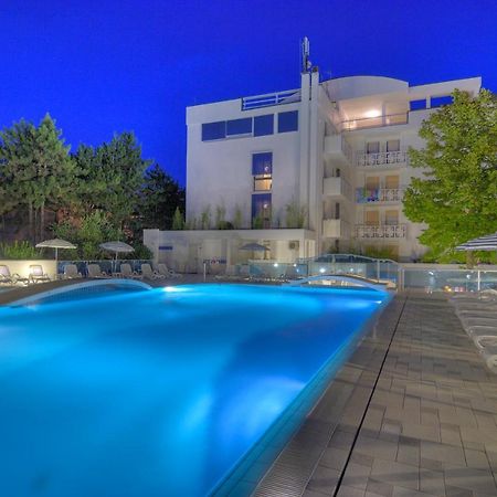Hotel Firenze Бибионе Екстериор снимка