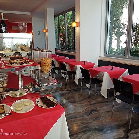 Hotel Firenze Бибионе Екстериор снимка