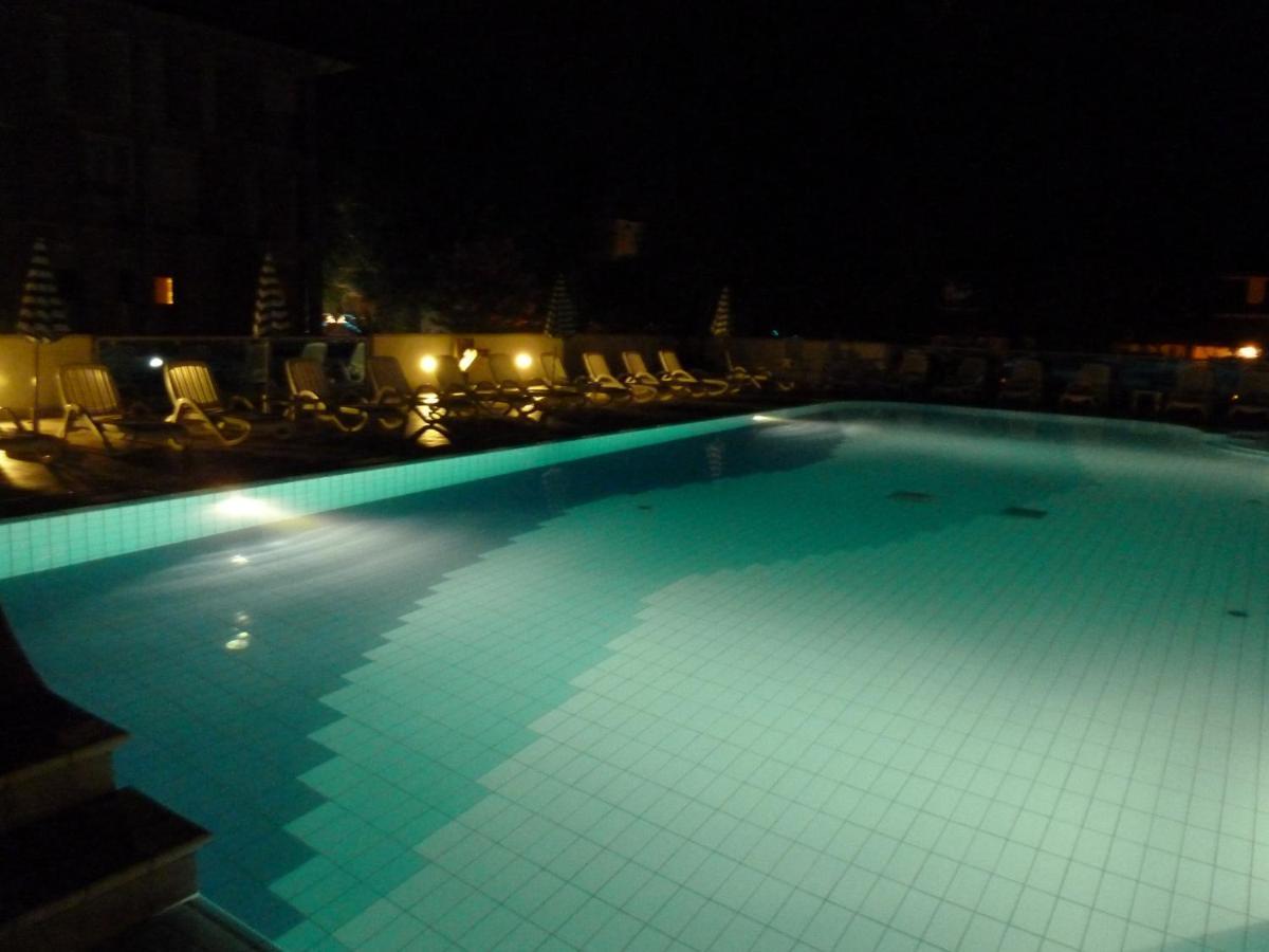 Hotel Firenze Бибионе Екстериор снимка
