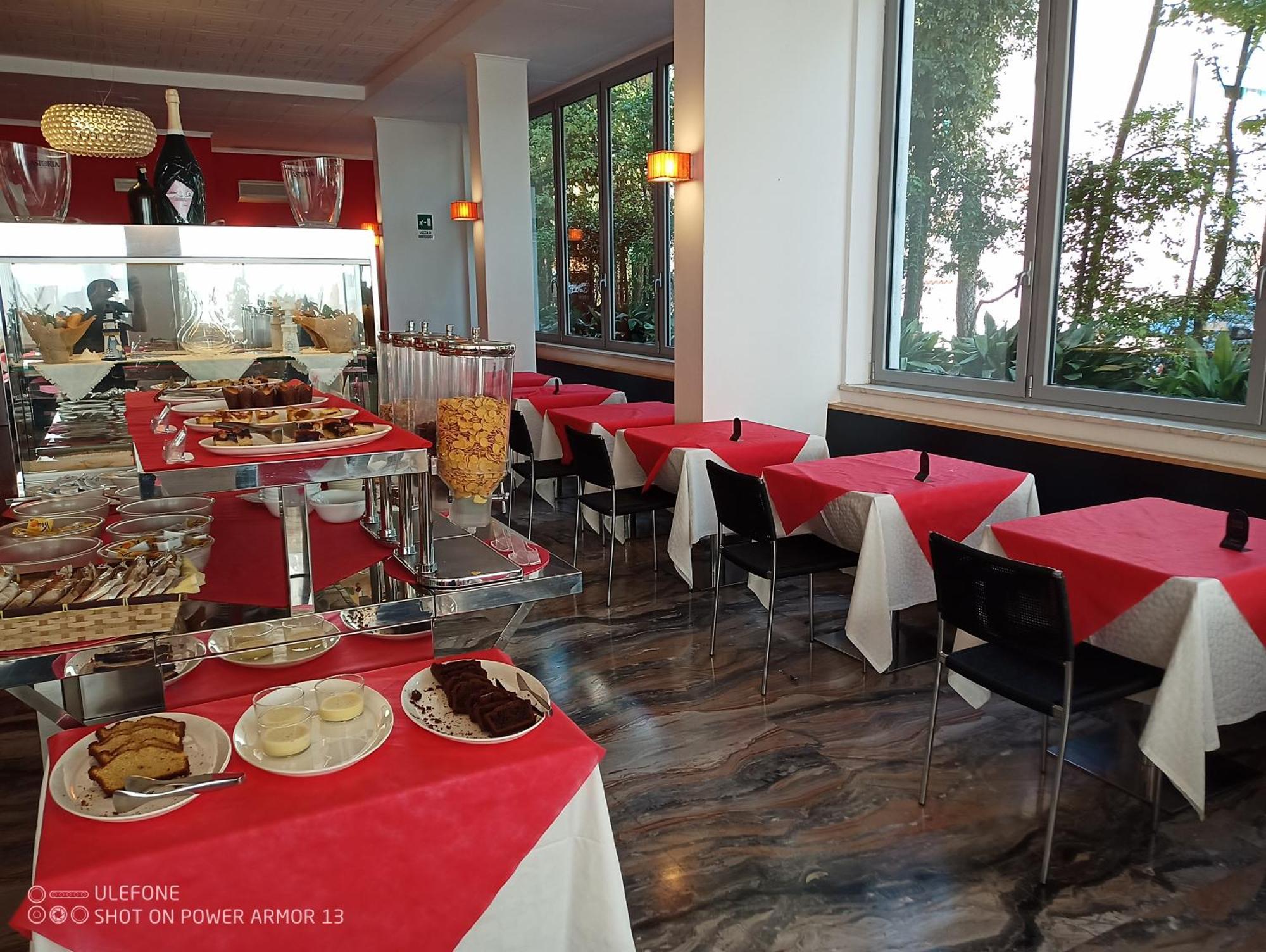 Hotel Firenze Бибионе Екстериор снимка