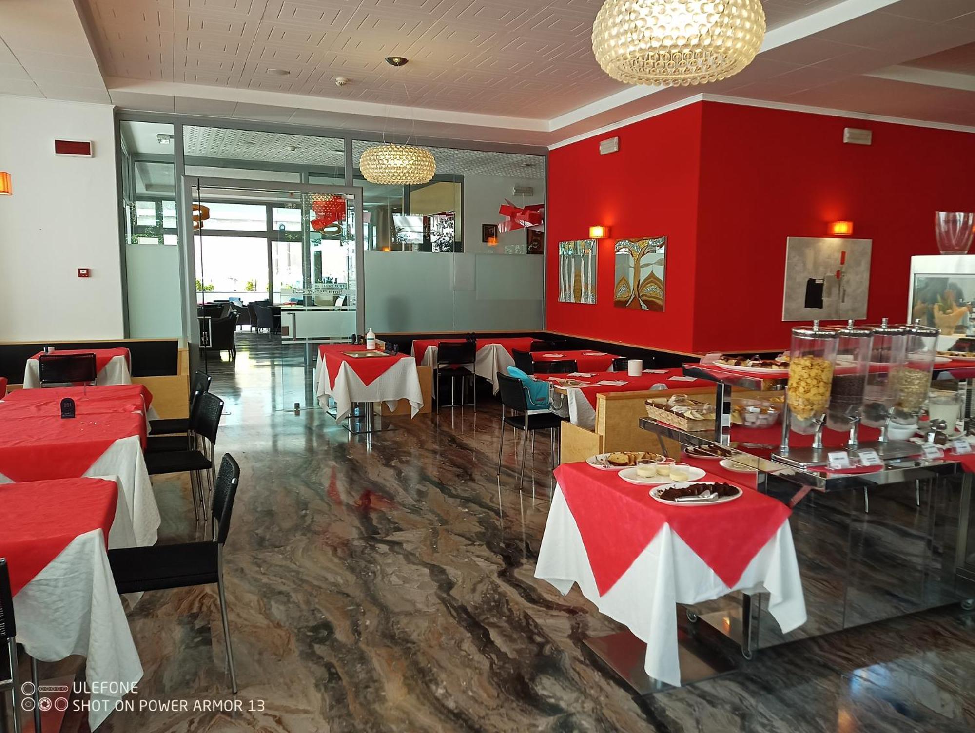 Hotel Firenze Бибионе Екстериор снимка
