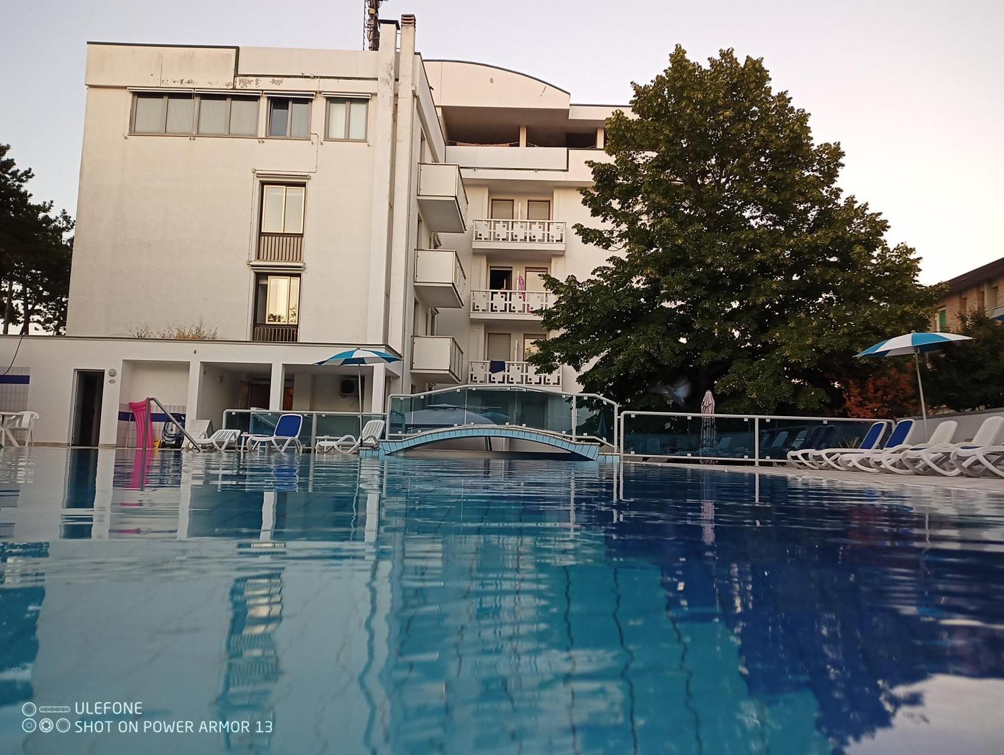 Hotel Firenze Бибионе Екстериор снимка