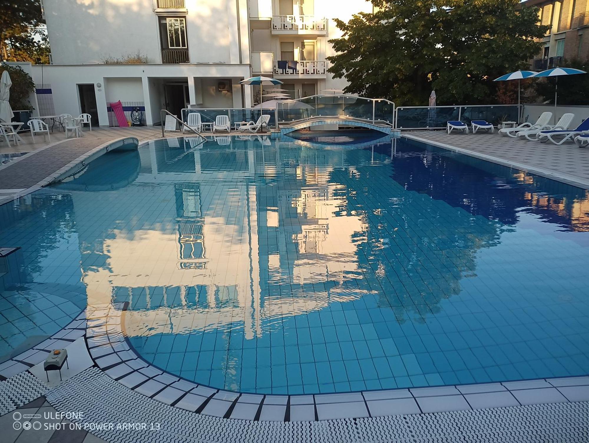 Hotel Firenze Бибионе Екстериор снимка