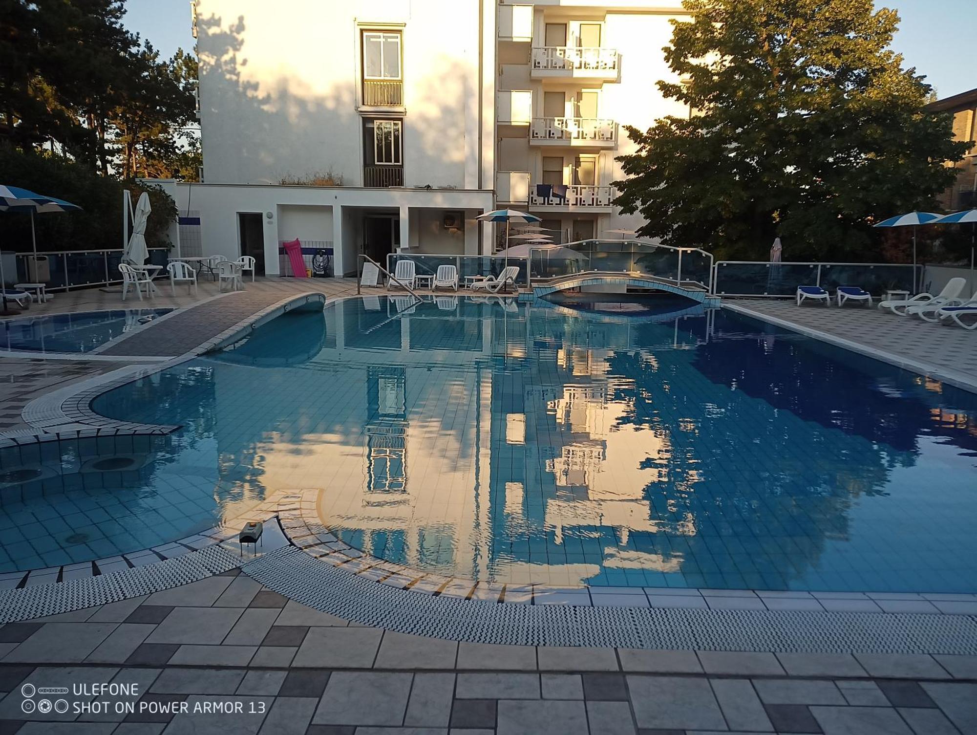 Hotel Firenze Бибионе Екстериор снимка