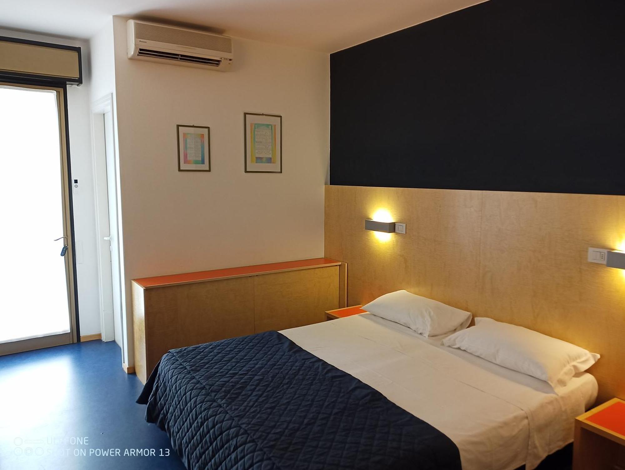 Hotel Firenze Бибионе Екстериор снимка