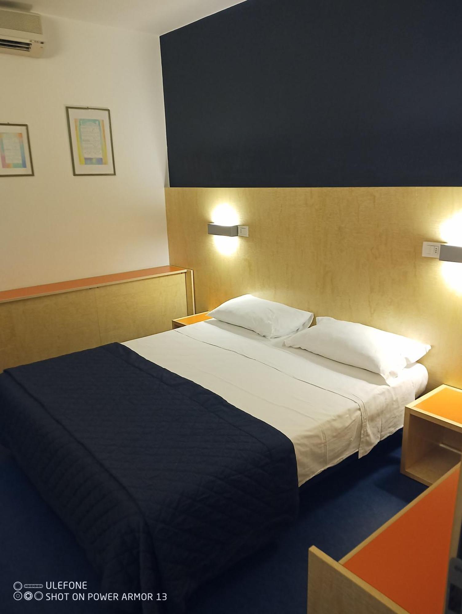 Hotel Firenze Бибионе Екстериор снимка