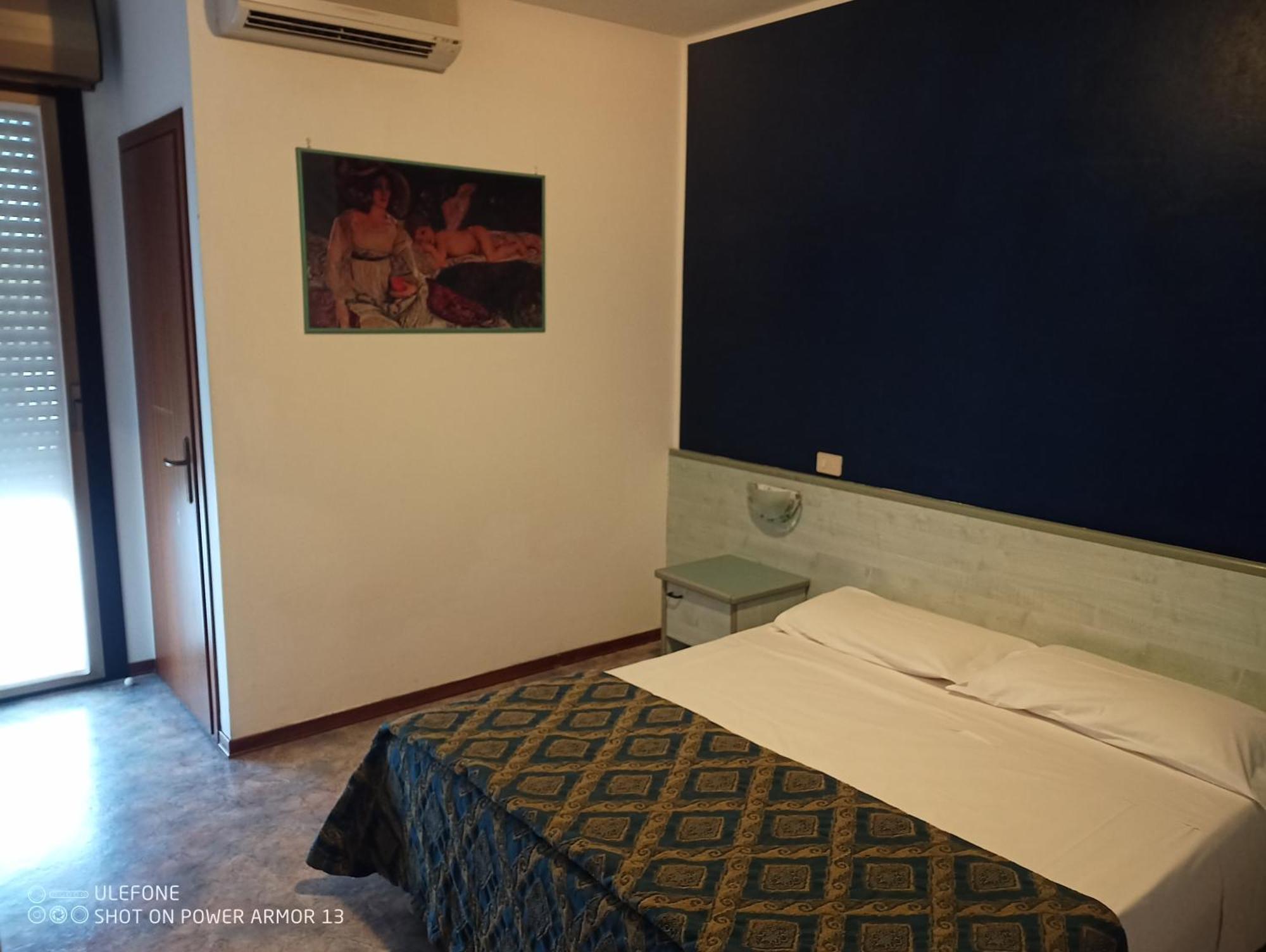 Hotel Firenze Бибионе Екстериор снимка