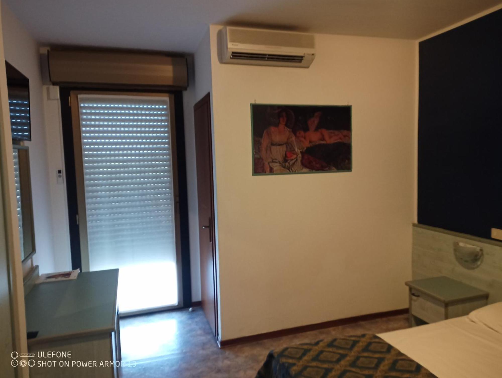 Hotel Firenze Бибионе Екстериор снимка