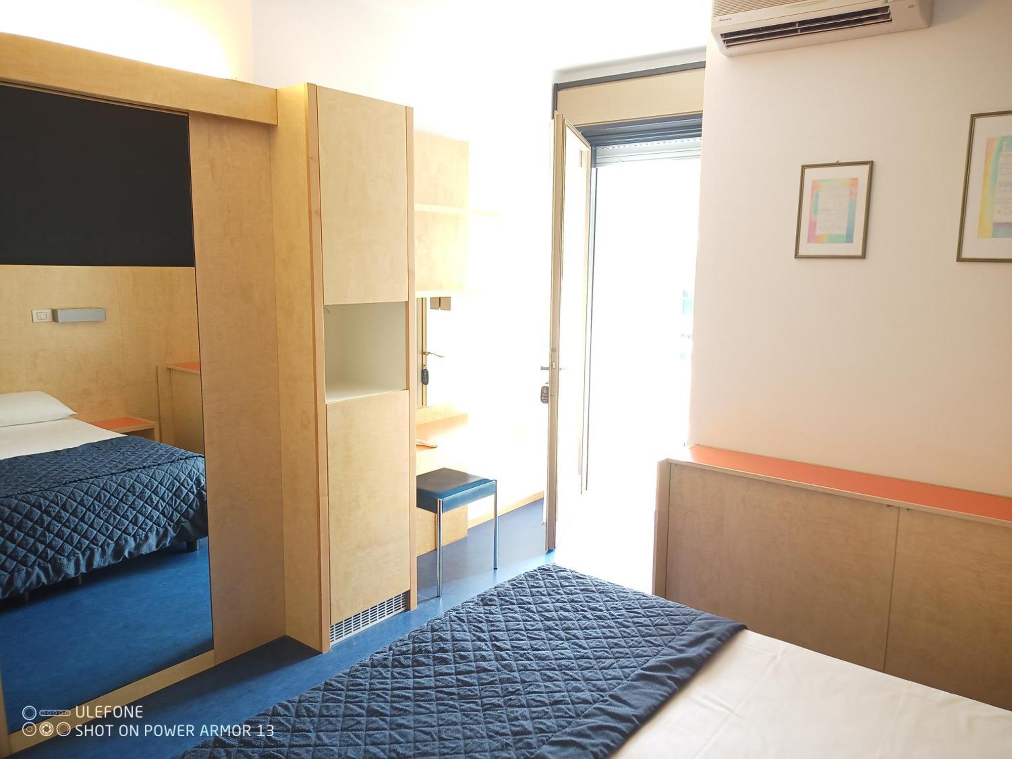 Hotel Firenze Бибионе Екстериор снимка