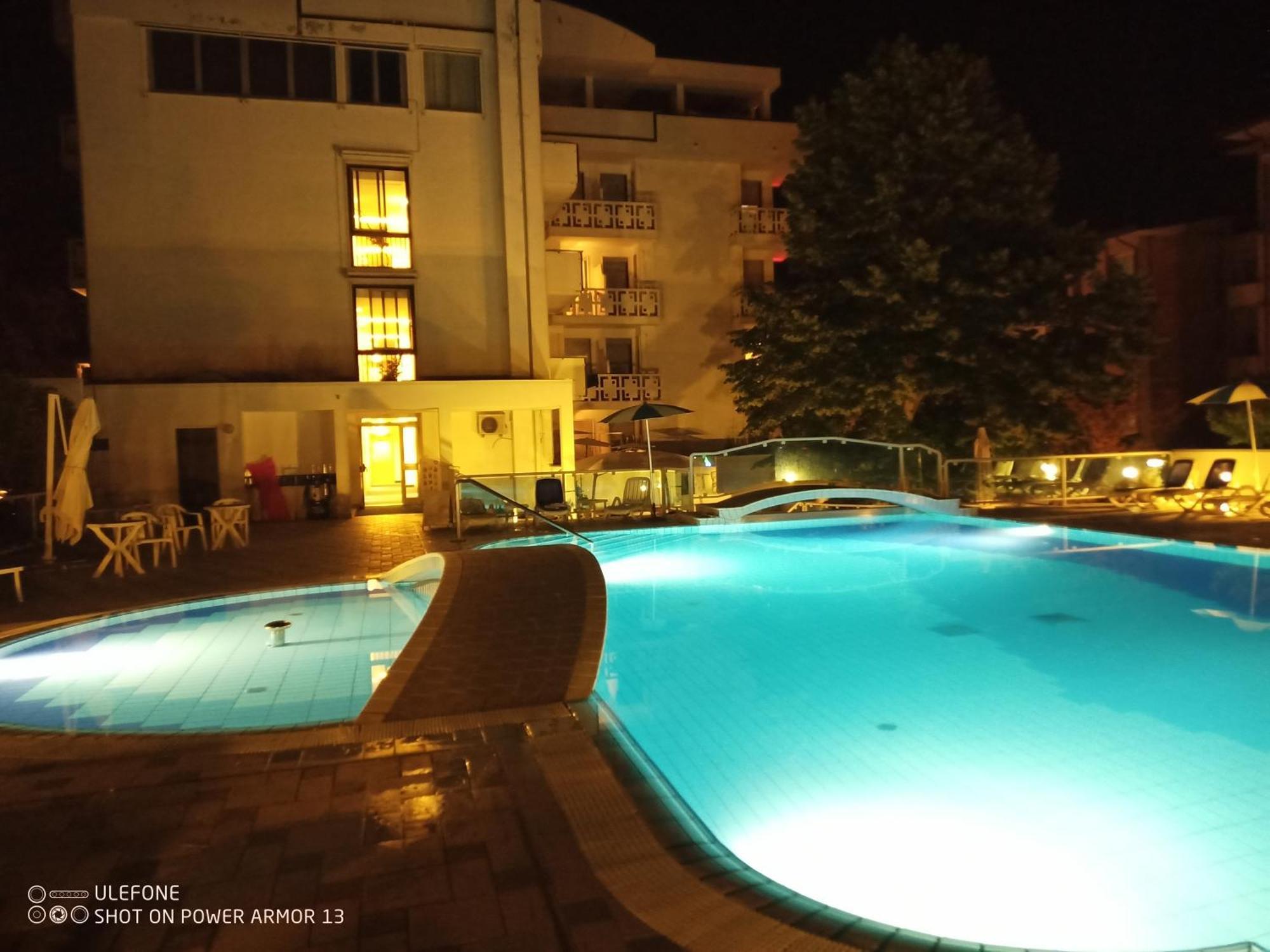 Hotel Firenze Бибионе Екстериор снимка