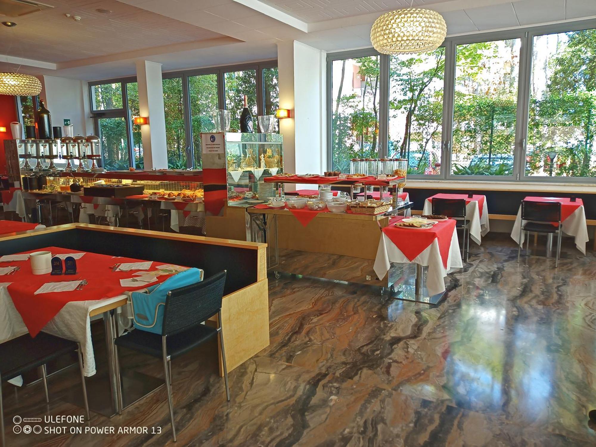 Hotel Firenze Бибионе Екстериор снимка