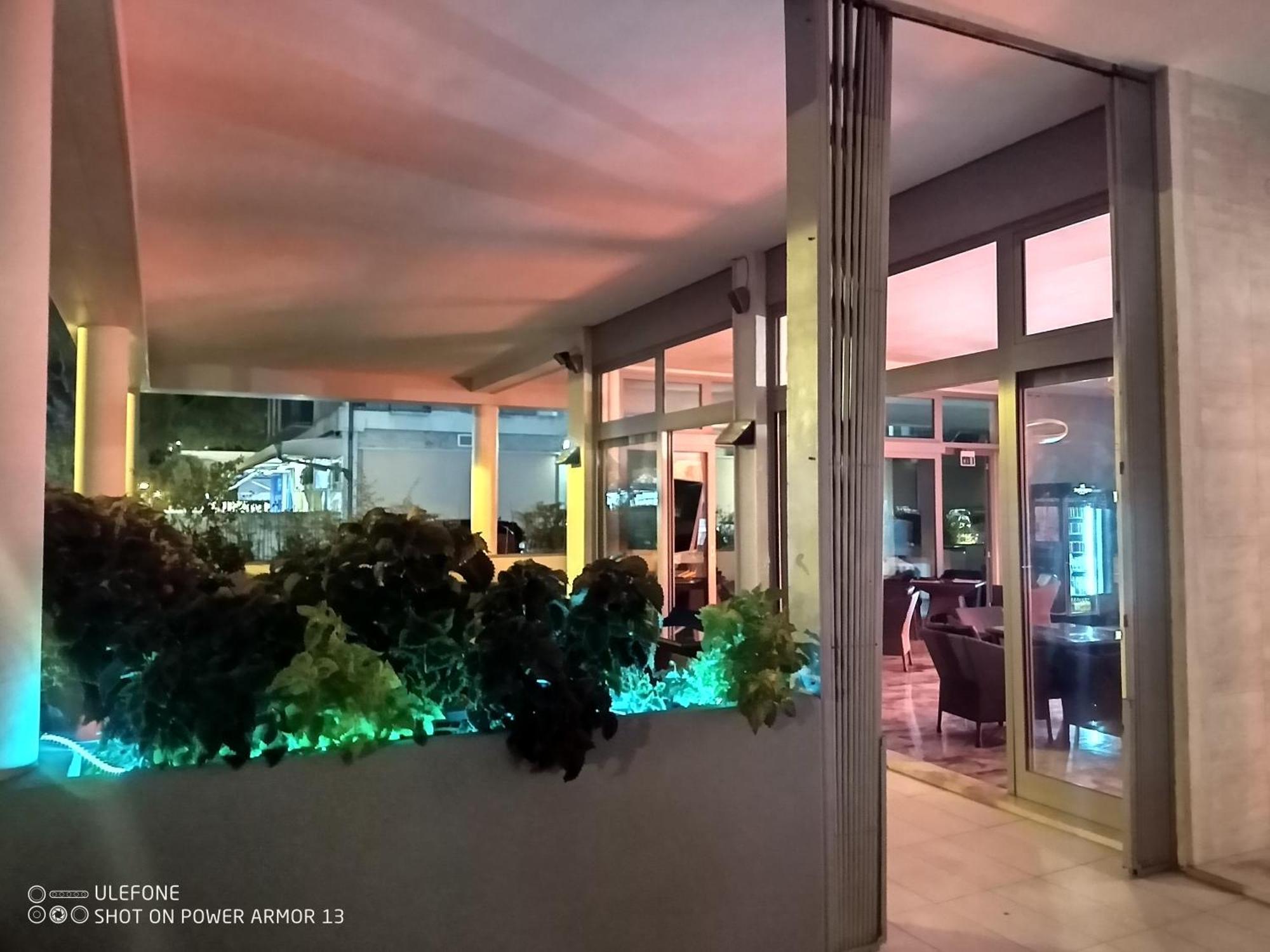Hotel Firenze Бибионе Екстериор снимка