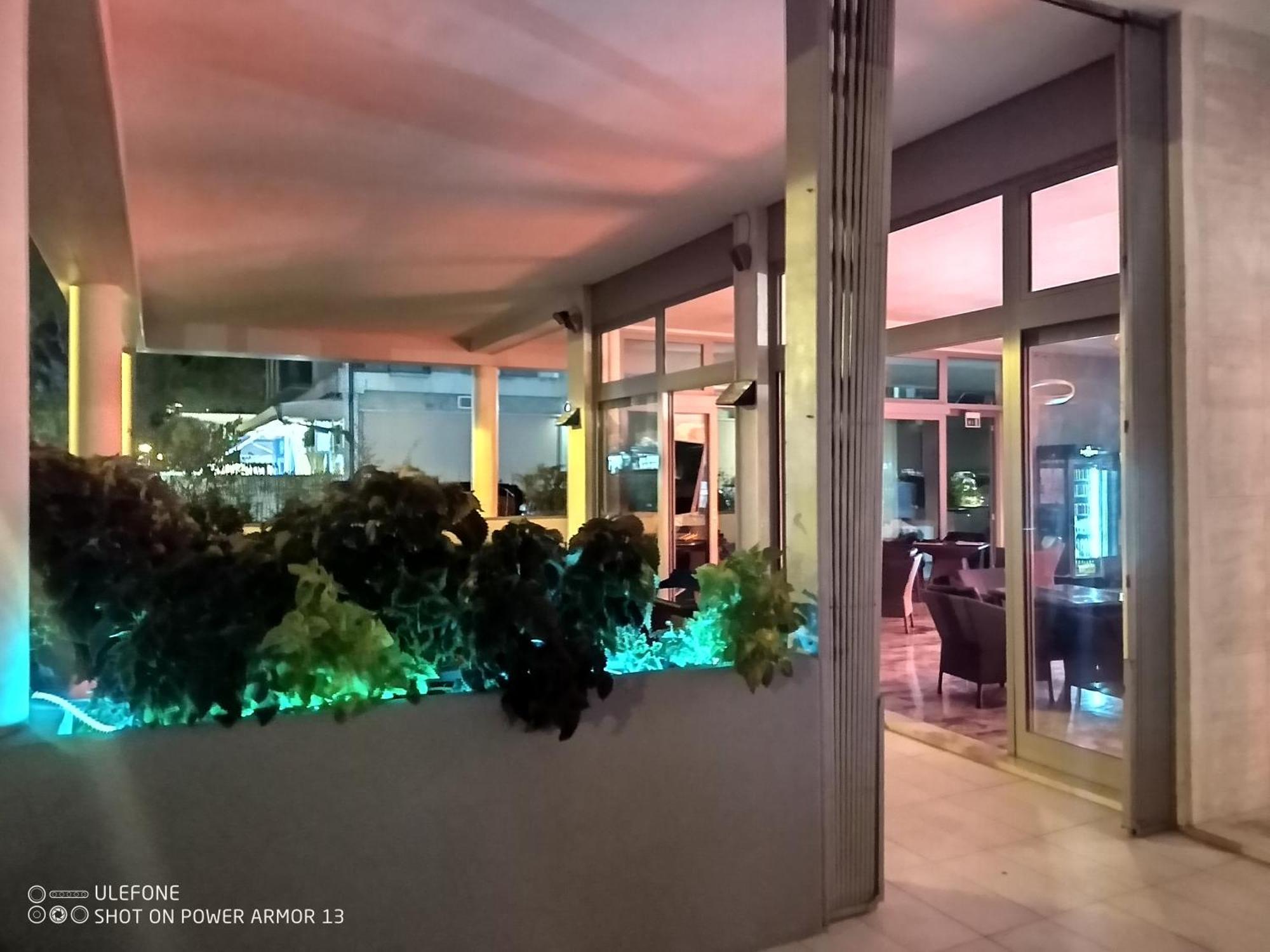 Hotel Firenze Бибионе Екстериор снимка
