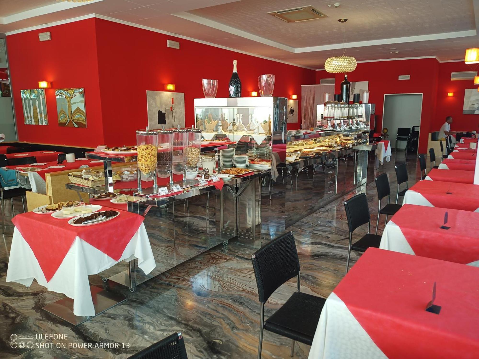 Hotel Firenze Бибионе Екстериор снимка