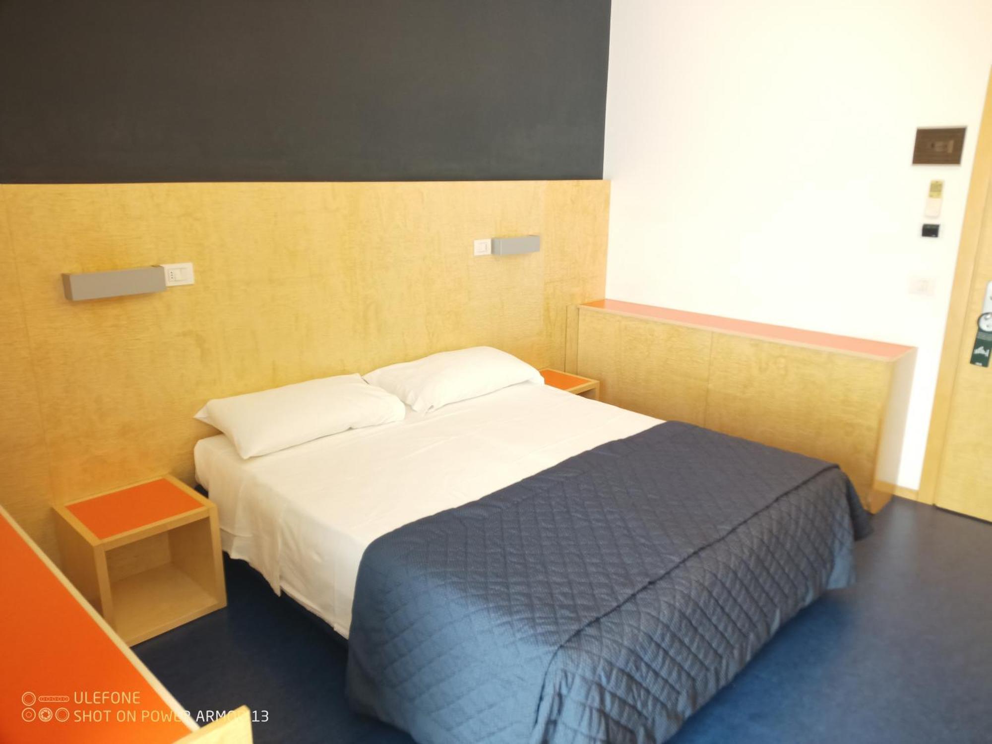 Hotel Firenze Бибионе Екстериор снимка