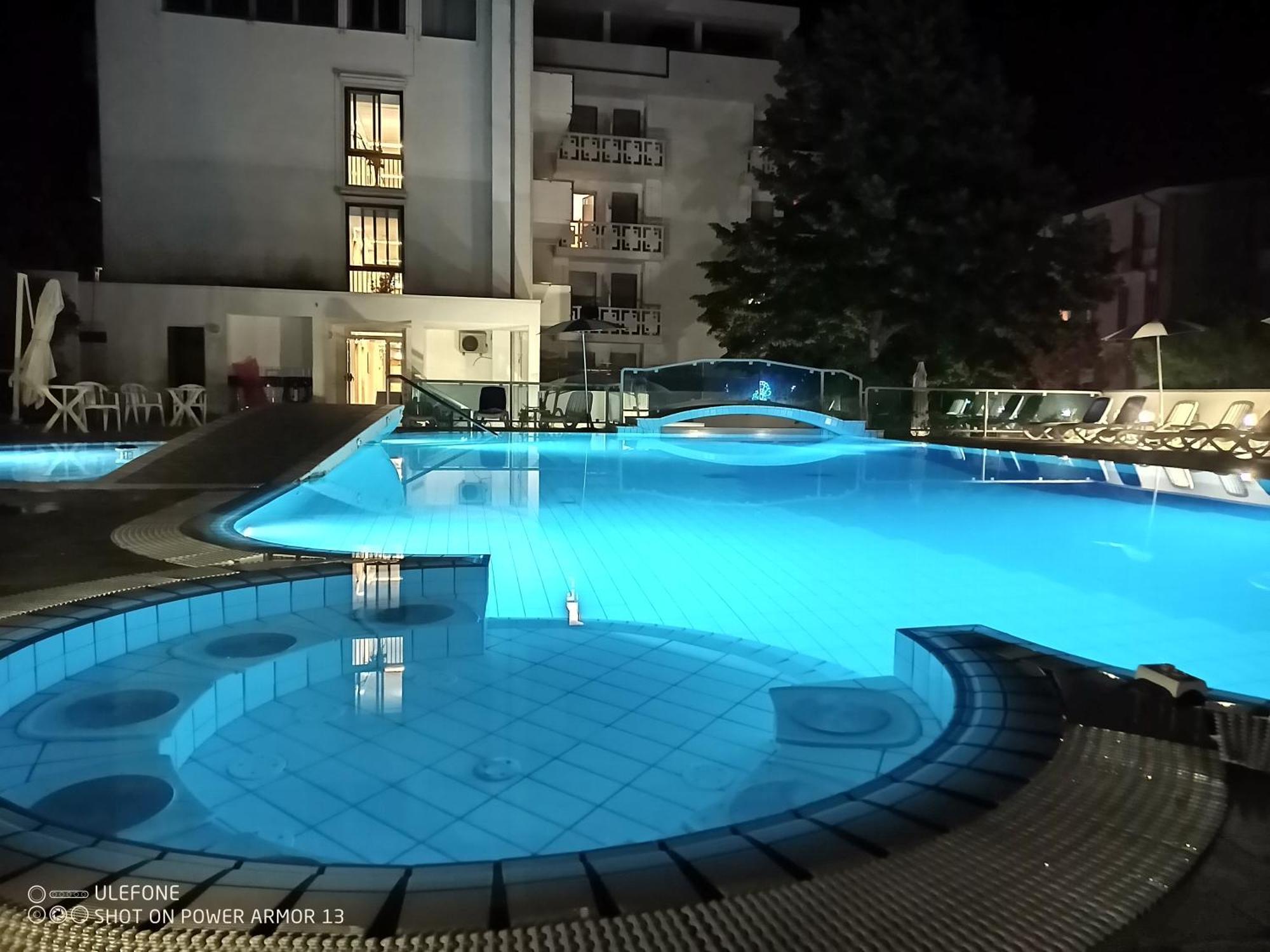 Hotel Firenze Бибионе Екстериор снимка