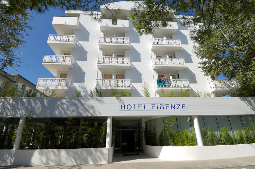 Hotel Firenze Бибионе Екстериор снимка