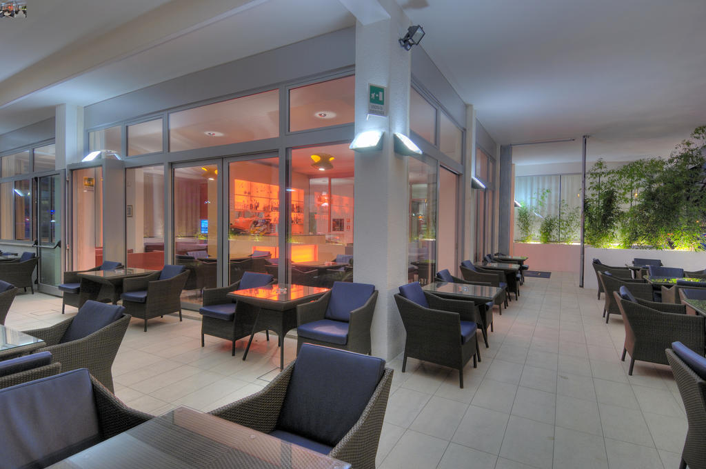 Hotel Firenze Бибионе Екстериор снимка
