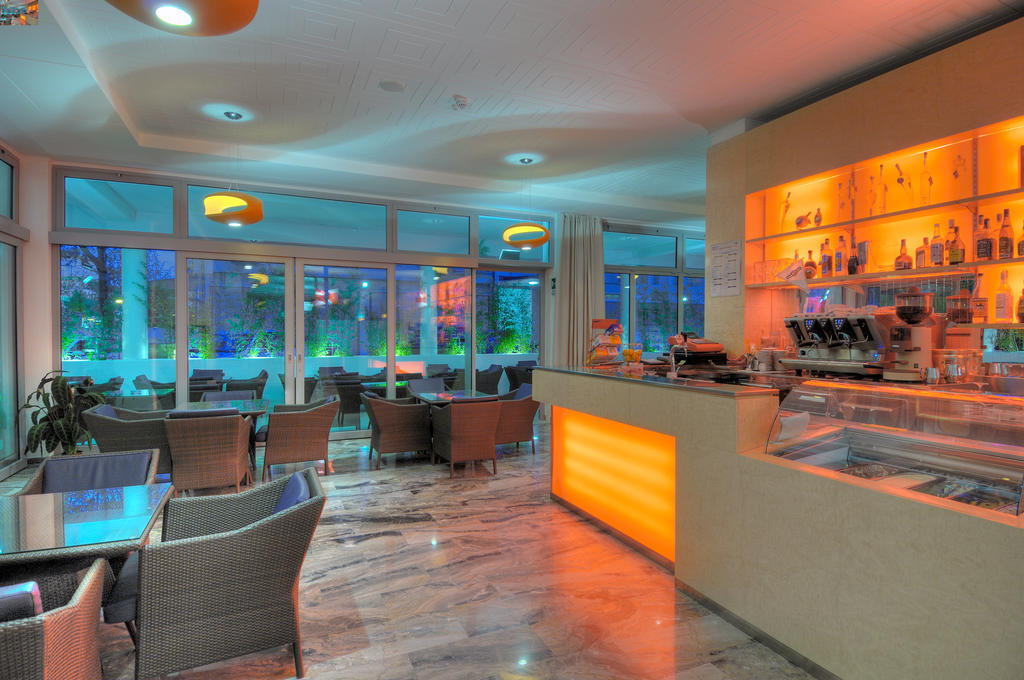 Hotel Firenze Бибионе Екстериор снимка