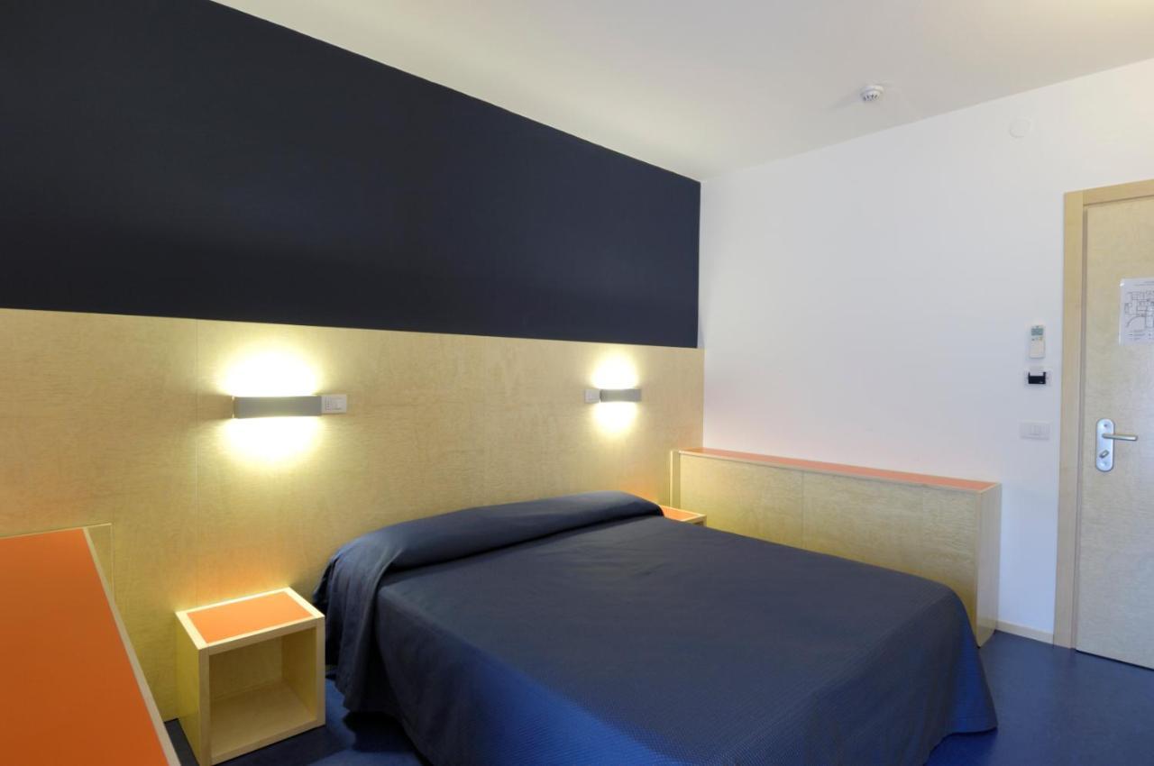 Hotel Firenze Бибионе Екстериор снимка